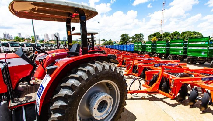 137982_maquina-agricola-governo-jpg.jpg