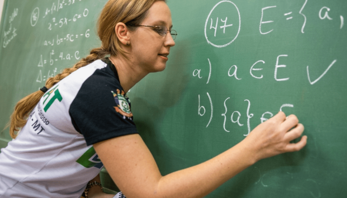 138847_professora-unemat-png.png
