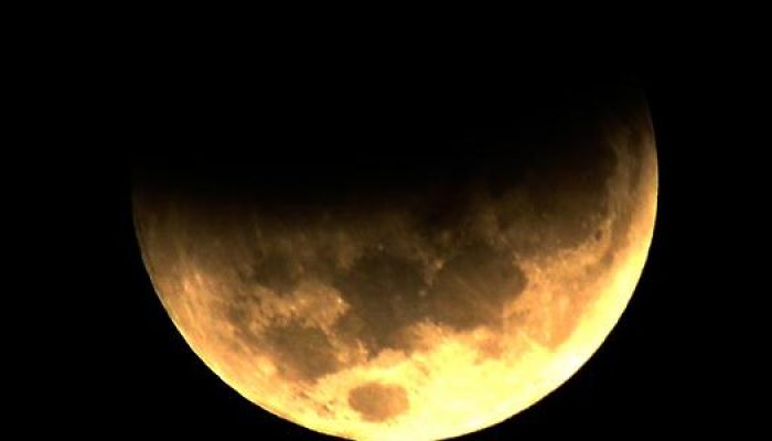 14mar2025-eclipse-lunar-durante-a-madrugada-em-porto-alegre-durante-o-fenomeno-conhecido-como-lua.jpeg