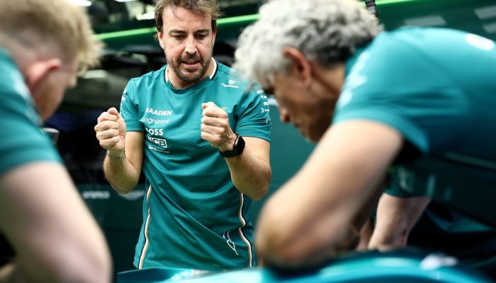 1744449900_fernando-alonso-aston-martin-r.jpg