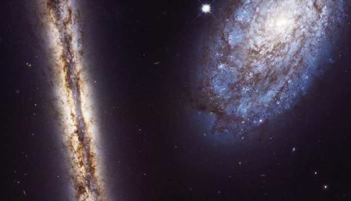 2017-galaxias-ngc-4302-e-ngc-4298-esta-foto-foi-tirada-em-comemoracao-ao-27-aniversario-do-lanca.jpeg