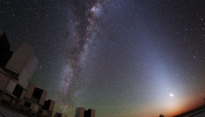 2dez2013-esta-impressionante-fotografia-tirado-no-local-do-very-large-telescope-do-eso-vlt-no-obse.jpeg