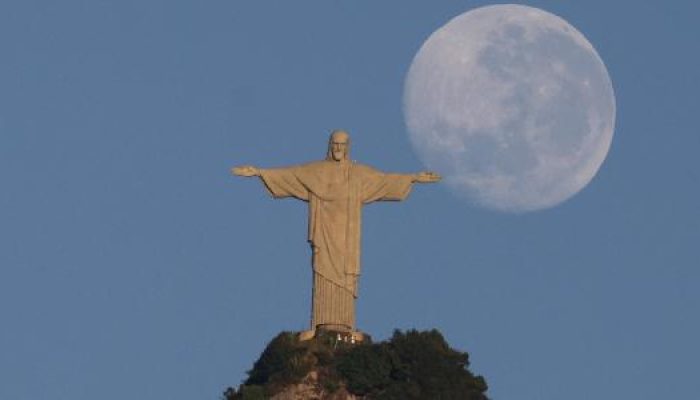 3ago2023-imagem-do-cristo-redentor-no-rio-de-janeiro-com-a-lua-cheia-ao-fundo-1691065649412_v2_615.jpeg 3ago2023-imagem-do-cristo-redentor-no-rio-de-janeiro-com-a-lua-cheia-ao-fundo-1691065649412_v2_615.jpeg