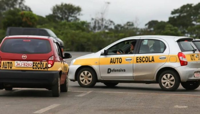 AUTO-ESCOLA-CARRO.jpg