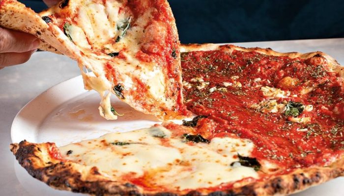 Antica-Pizzeria-Da-Michele-Marita-metade-margherita-e-metade-marinara-004.jpg