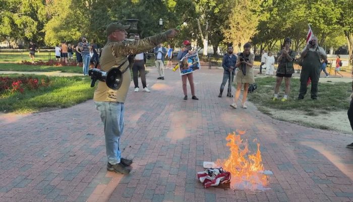 BR_CNN_270825_CNS_124MO_DC_MAN_ARRESTED_FOR.mp4_frame_380.jpeg BR_CNN_270825_CNS_124MO_DC_MAN_ARRESTED_FOR.mp4_frame_380.jpeg