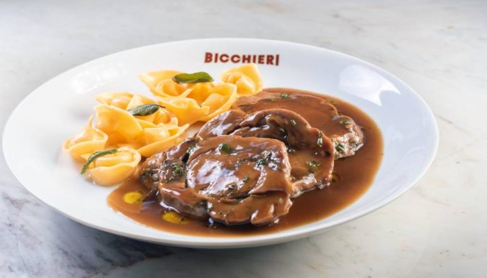 Bicchieri-Pernil-de-vitelo-assado-desossado-servido-com-massa-fresca-recheada-de-batata-tomilho-e-qu.jpeg Bicchieri-Pernil-de-vitelo-assado-desossado-servido-com-massa-fresca-recheada-de-batata-tomilho-e-qu.jpeg