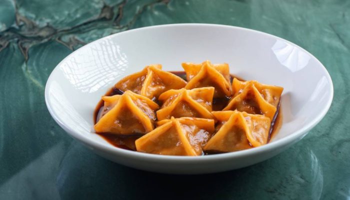 Caco-Sacotini-recheado-de-ragu-de-pescoco-de-cordeiro-ao-mollho-demi-glace-e-oleo-de-hortela-023.jpg Caco-Sacotini-recheado-de-ragu-de-pescoco-de-cordeiro-ao-mollho-demi-glace-e-oleo-de-hortela-023.jpg