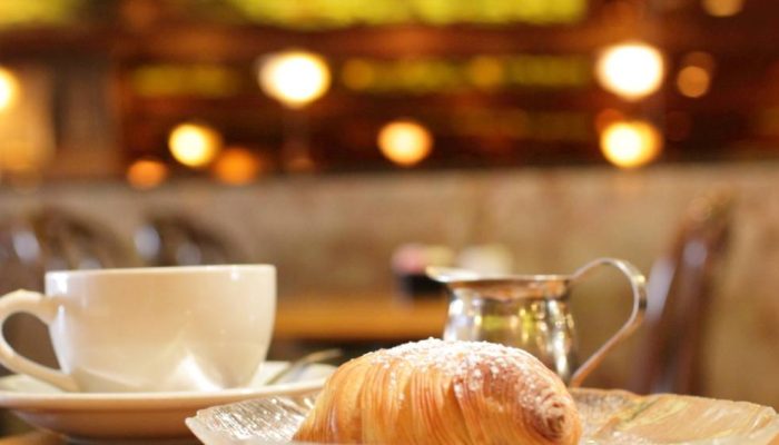 Coffee_and_Sfogliatella_at_Venierost_East_Village_New_York.jpeg Coffee_and_Sfogliatella_at_Venierost_East_Village_New_York.jpeg