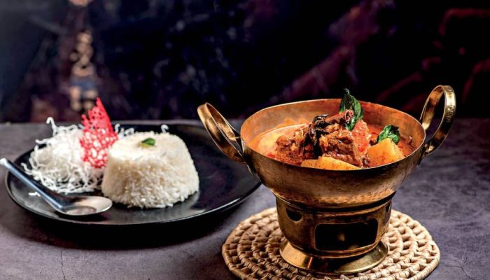 Elephant-Thai-Food-Massaman-curry-carne-bovina-leite-de-coco-especiarias-aromaticas-e-amendoim-001.j.jpeg