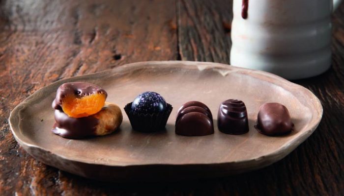 Gallette-Chocolates-jabuticaba-frutas-secas-vinho-do-Porto-e-mel-com-lavanda-015.jpg.jpg Gallette-Chocolates-jabuticaba-frutas-secas-vinho-do-Porto-e-mel-com-lavanda-015.jpg.jpg