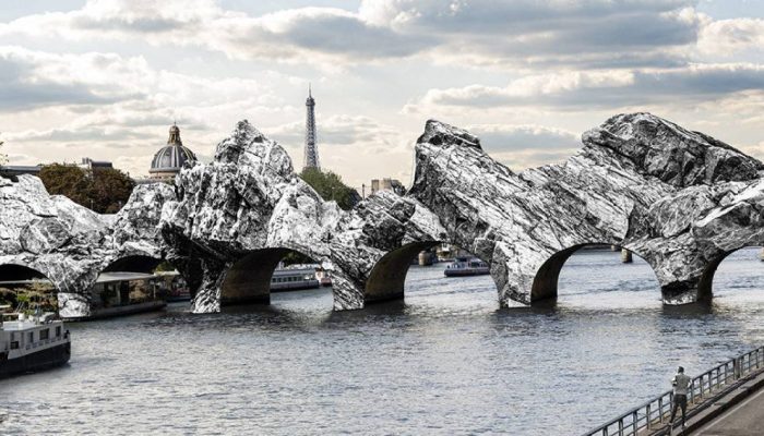 JR-christo-jeanne-claude-pont-neuf-wrapped-paris-france-designboom-FB.jpg