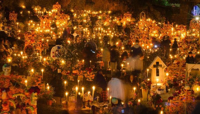 Noche_de_Muertos_en_Janitzio.jpg Noche_de_Muertos_en_Janitzio.jpg