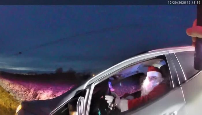 Papai-Noel-em-alta-velocidade-e-parado-pela-policia-nos-EUA.jpg