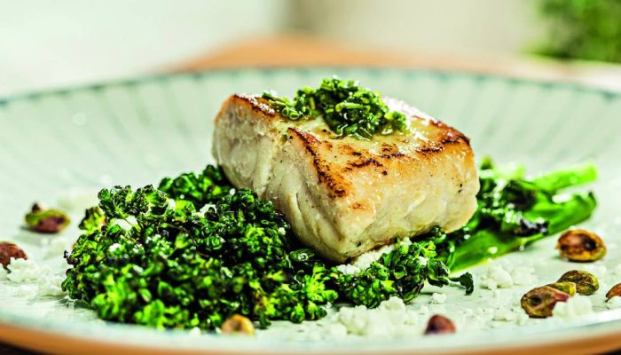 Peixe-branco-grelhado-com-brocolis-assado-e-feta_MYK_Feltran-Foto-9.jpg.jpg