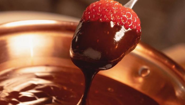 Queremos-saber-sua-opiniaoQual-e-a-sua-fondue-favorita-Fondue-de-chocolate-irresistivel-🍫-Fo.jpg