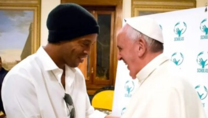 Ronaldinho-Gaucho-encontrou-Papa-Francisco.png Ronaldinho-Gaucho-encontrou-Papa-Francisco.png