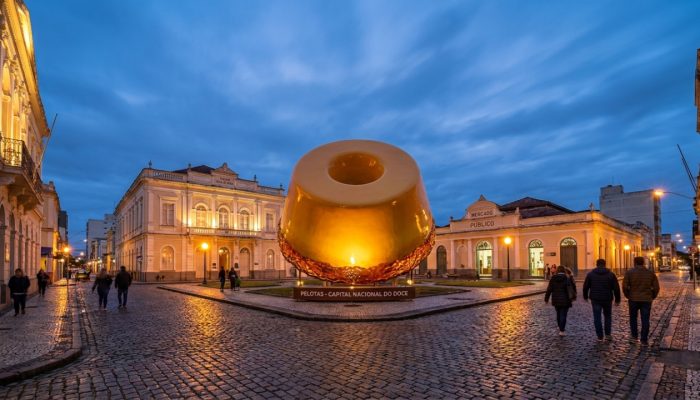 Sculpture_of_quindim_dessert_202605171654.jpg