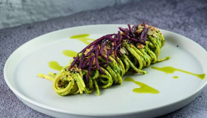 Tau-Cozinha-Linguini-ao-misso-pesto-e-crocante-de-batata-doce-roxa-011.jpg.jpg