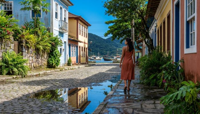 Woman_walking_in_Brazilian_town_202605220143.jpg