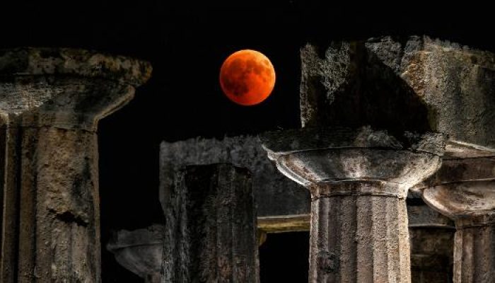 a-lua-de-sangue-sobre-o-templo-de-apollo-em-27-de-julho-de-2018-1532727665463_v2_615x300.jpg