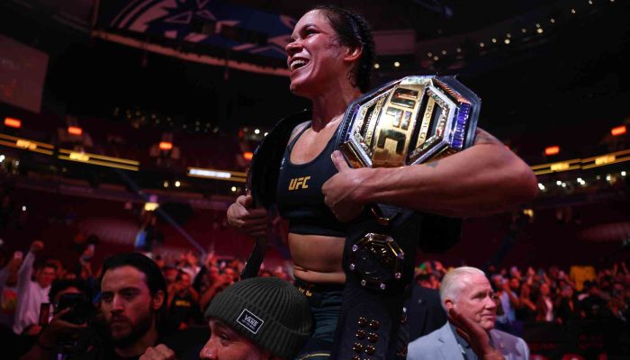 amanda-nunes-com-o-cinturao-da-categoria-peso-galo-do-ufc_1_161609.jpg amanda-nunes-com-o-cinturao-da-categoria-peso-galo-do-ufc_1_161609.jpg