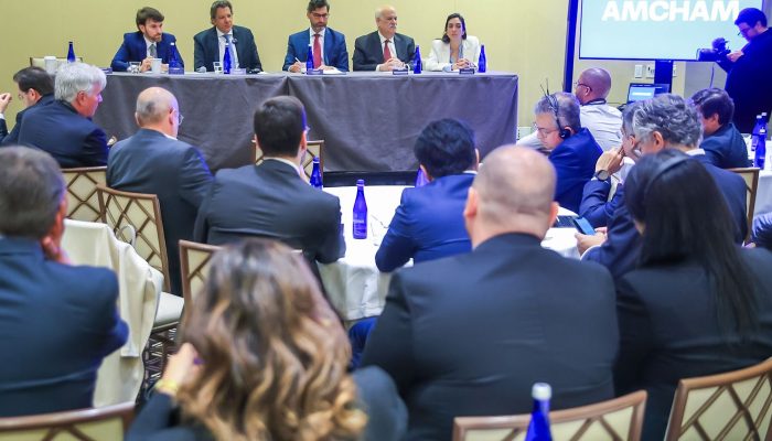 amcham_-_mesa_redonda_com_fernando_haddad.jpg amcham_-_mesa_redonda_com_fernando_haddad.jpg