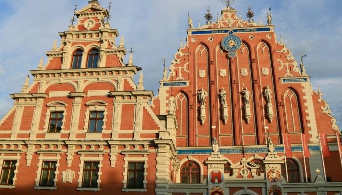 casa-dos-cabecas-negras.jpg casa-dos-cabecas-negras.jpg