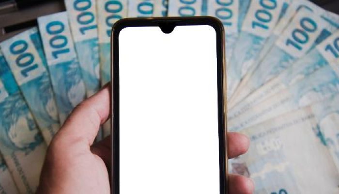 celular-com-tela-em-branco-e-cedulas-de-reais-em-segundo-plano-1746795008090_v2_615x300.jpg