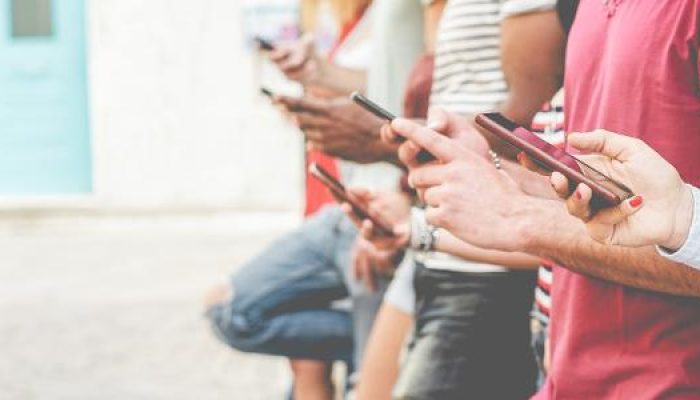 celulares-celular-smartphones-smartphone-aparelhos-aparelho-pessoas-pessoal-pessoa-jovens-jovem-usan.jpeg celulares-celular-smartphones-smartphone-aparelhos-aparelho-pessoas-pessoal-pessoa-jovens-jovem-usan.jpeg