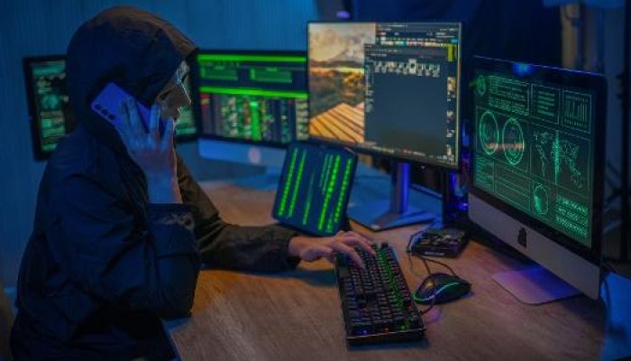 cibercriminoso-mascarado-falando-ao-telefone-1750774867568_v2_615x300.jpg cibercriminoso-mascarado-falando-ao-telefone-1750774867568_v2_615x300.jpg