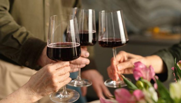 close-up-hands-holding-glasses-with-wine-1.jpg.jpg close-up-hands-holding-glasses-with-wine-1.jpg.jpg