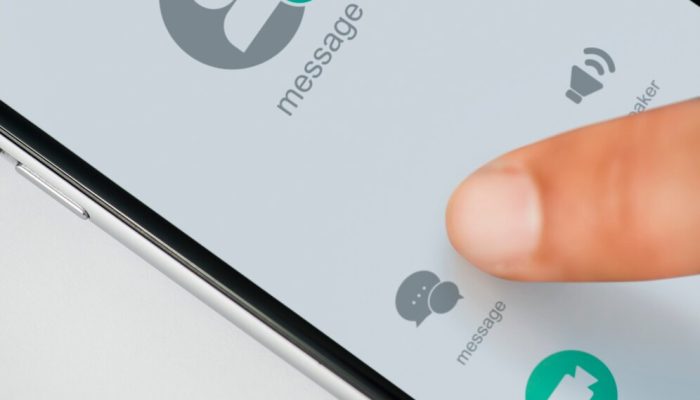 closeup-de-telefone-movel_53876-15087.jpg closeup-de-telefone-movel_53876-15087.jpg