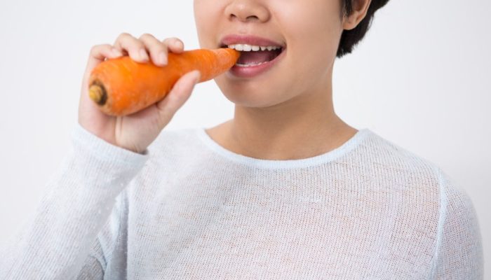 comer-cenoura-betacaroteno-bronzeado-pele.jpg