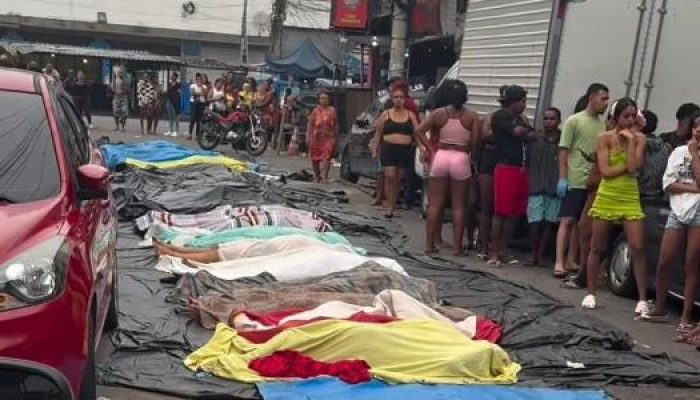 corpos-sao-deixados-em-praca-do-complexo-da-penha-apos-operacao-que-deixou-dezenas-de-mortos-no-rio.jpeg