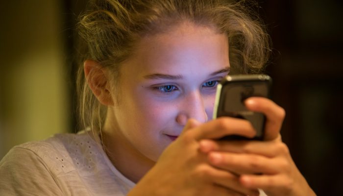 criancas-adolescentes-proibidas-redes-sociais-brasil.jpg
