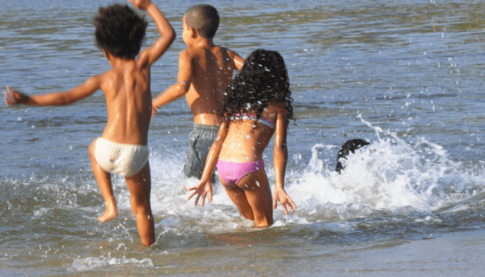 criancas-praia-guilhermetosetto.png criancas-praia-guilhermetosetto.png