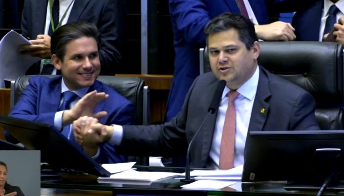 davi-alcolumbre-com-hugo-motta-sessao-congresso-27-11-2025-foto-reproducao-youtube-tv-senado.jpg