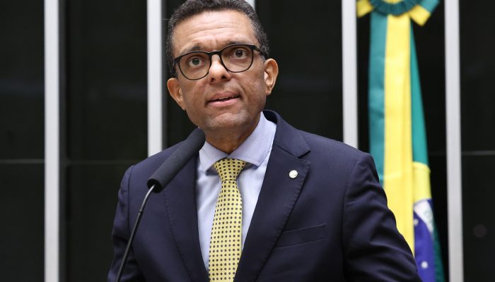 deputado-evangelico-defende-movimento-direita-com-lula.jpg