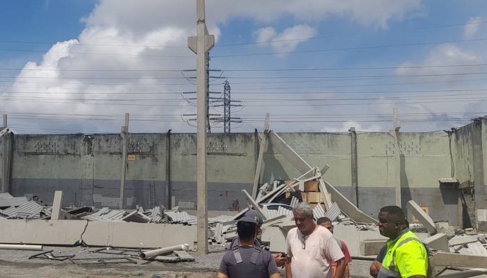 desabamento_de_galpao_em_santos1.jpg desabamento_de_galpao_em_santos1.jpg