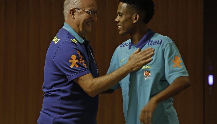 dorival_recebe_estevao_bsb_2025_eliminatorias.jpg dorival_recebe_estevao_bsb_2025_eliminatorias.jpg