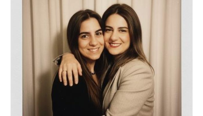 duas-pessoas-se-abracando-em-uma-foto-no-estilo-polaroid-feita-pelo-gemini-a-inteligencia-artificial.jpeg duas-pessoas-se-abracando-em-uma-foto-no-estilo-polaroid-feita-pelo-gemini-a-inteligencia-artificial.jpeg