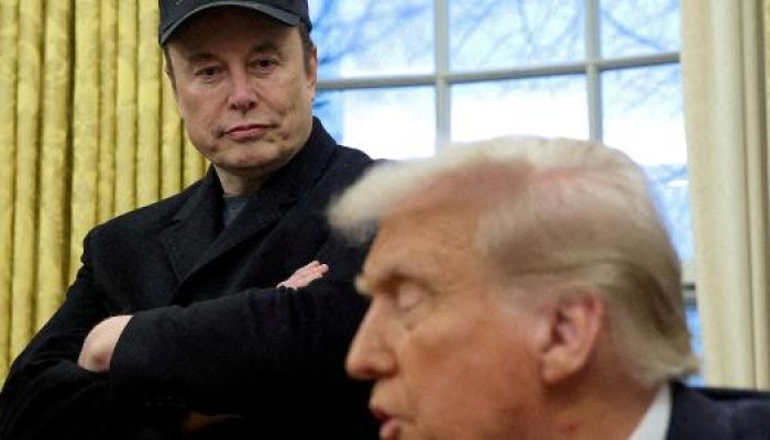 elon-musk-ouve-o-presidente-dos-eua-donald-trump-falar-no-salao-oval-da-casa-branca-em-washington-dc.jpeg elon-musk-ouve-o-presidente-dos-eua-donald-trump-falar-no-salao-oval-da-casa-branca-em-washington-dc.jpeg