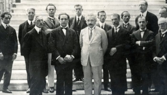 em-1925-o-cientista-albert-einstein-visitou-o-museu-nacional-no-rio-de-janeiro-1535985486663_615x300.jpeg em-1925-o-cientista-albert-einstein-visitou-o-museu-nacional-no-rio-de-janeiro-1535985486663_615x300.jpeg