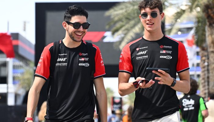 esteban-ocon-haas-f1-team-oliv.jpg