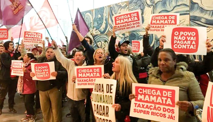frente_povo_sem_medo_ocuparam_hoje_a_sede_do_itau_03.jpg frente_povo_sem_medo_ocuparam_hoje_a_sede_do_itau_03.jpg