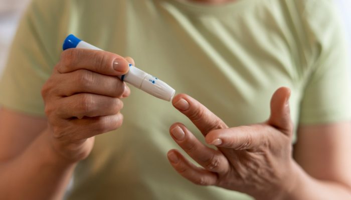 front-view-diabetic-woman-checking-her-glucose-level.jpg front-view-diabetic-woman-checking-her-glucose-level.jpg