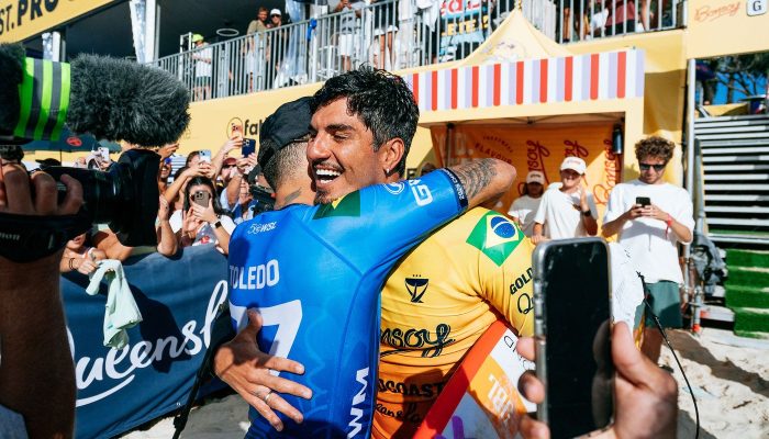 gabriel_medina_filipe_toledo_26goldcoast_shd01970_andrew_shield_1.jpg