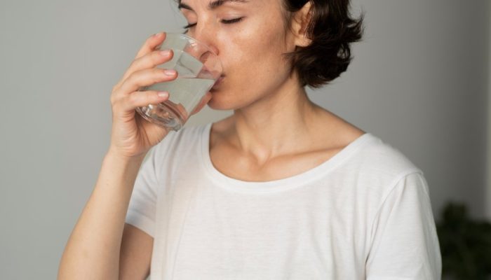 gargarejo-agua-morna-sal-dor-de-garganta.jpg gargarejo-agua-morna-sal-dor-de-garganta.jpg