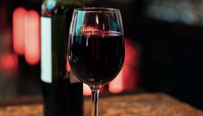 glass-red-wine-bar-counter.jpg.jpg glass-red-wine-bar-counter.jpg.jpg